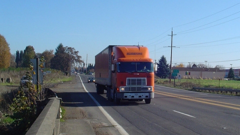 5 Interstates With The Most Truck Traffic and Why To Avoid Them